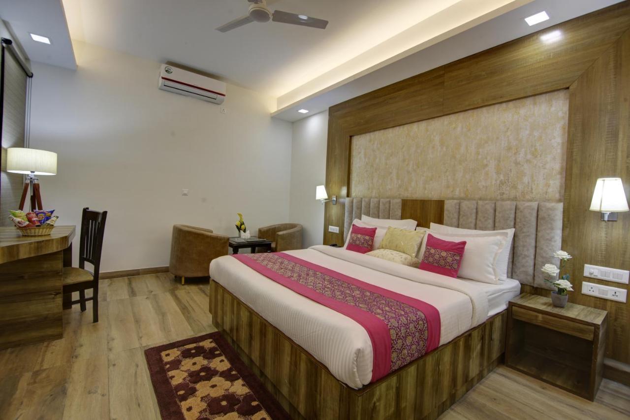 Hotel The Prithvi Near Delhi Airport ニューデリー エクステリア 写真