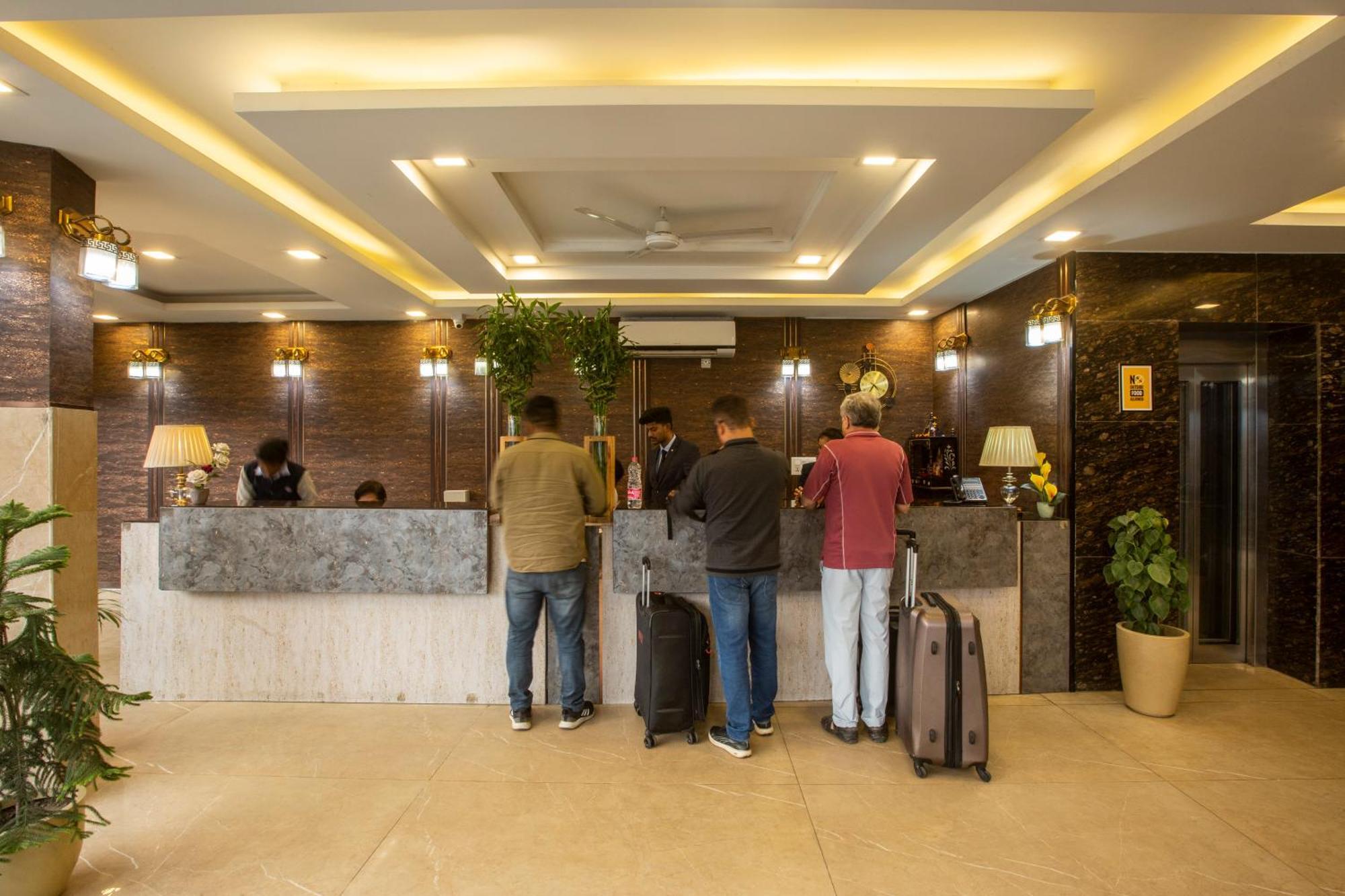 Hotel The Prithvi Near Delhi Airport ニューデリー エクステリア 写真