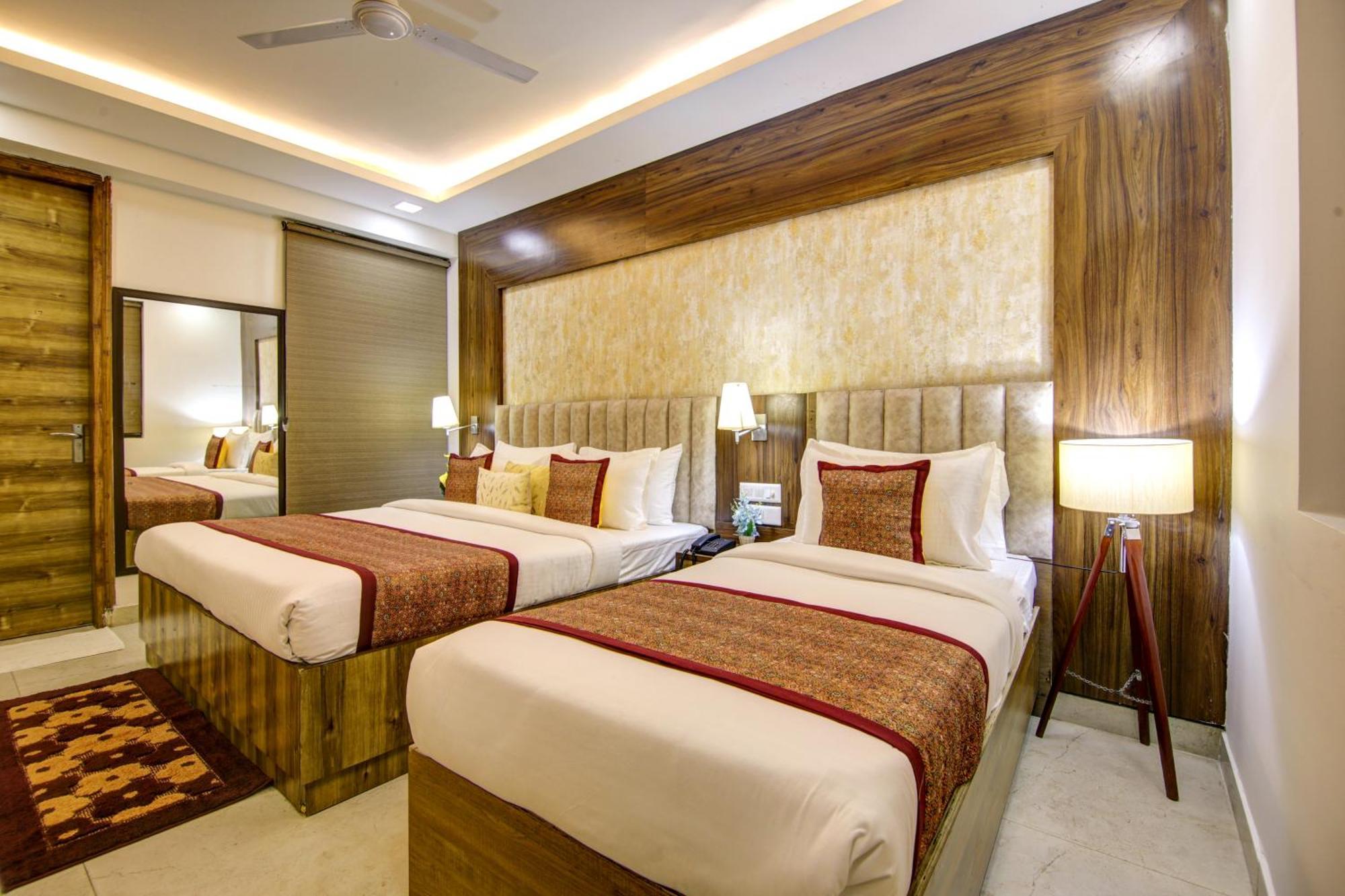 Hotel The Prithvi Near Delhi Airport ニューデリー エクステリア 写真