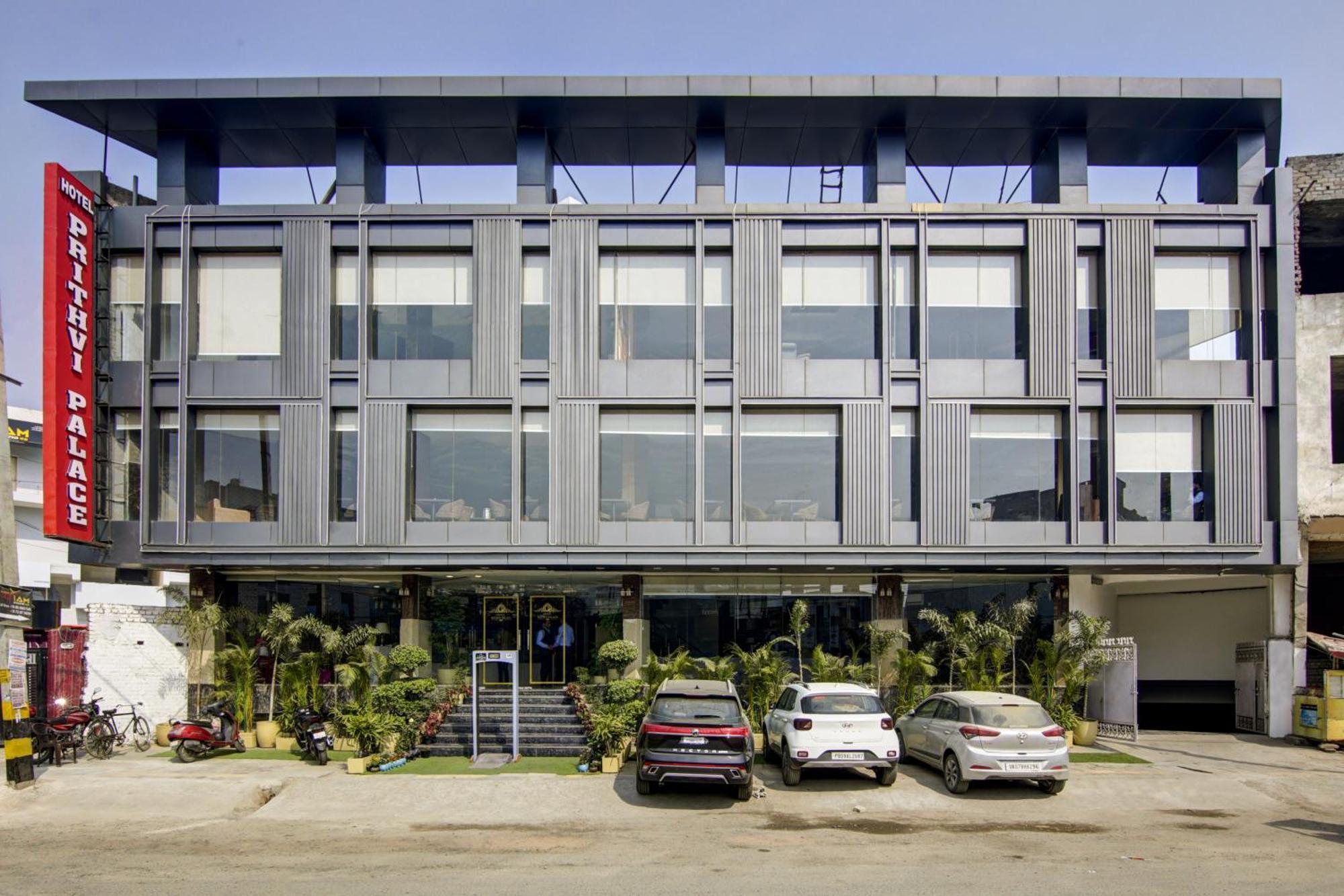 Hotel The Prithvi Near Delhi Airport ニューデリー エクステリア 写真