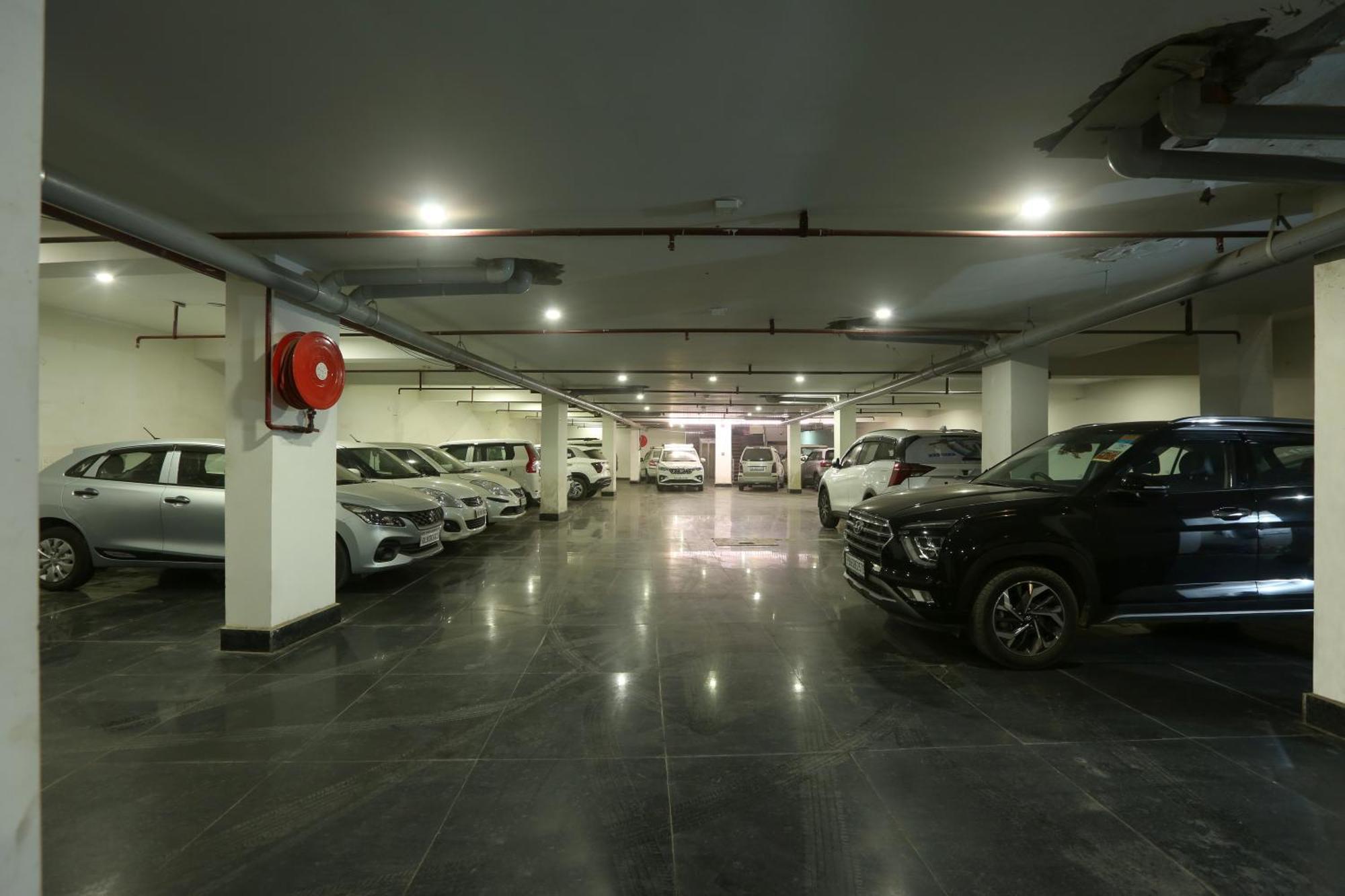 Hotel The Prithvi Near Delhi Airport ニューデリー エクステリア 写真