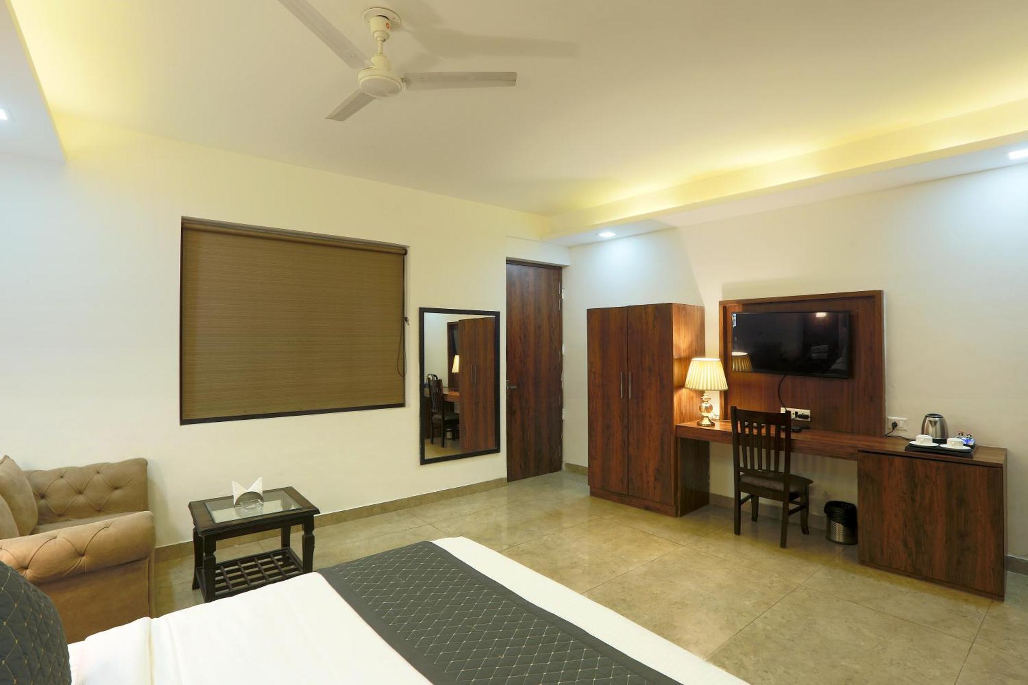 Hotel The Prithvi Near Delhi Airport ニューデリー エクステリア 写真
