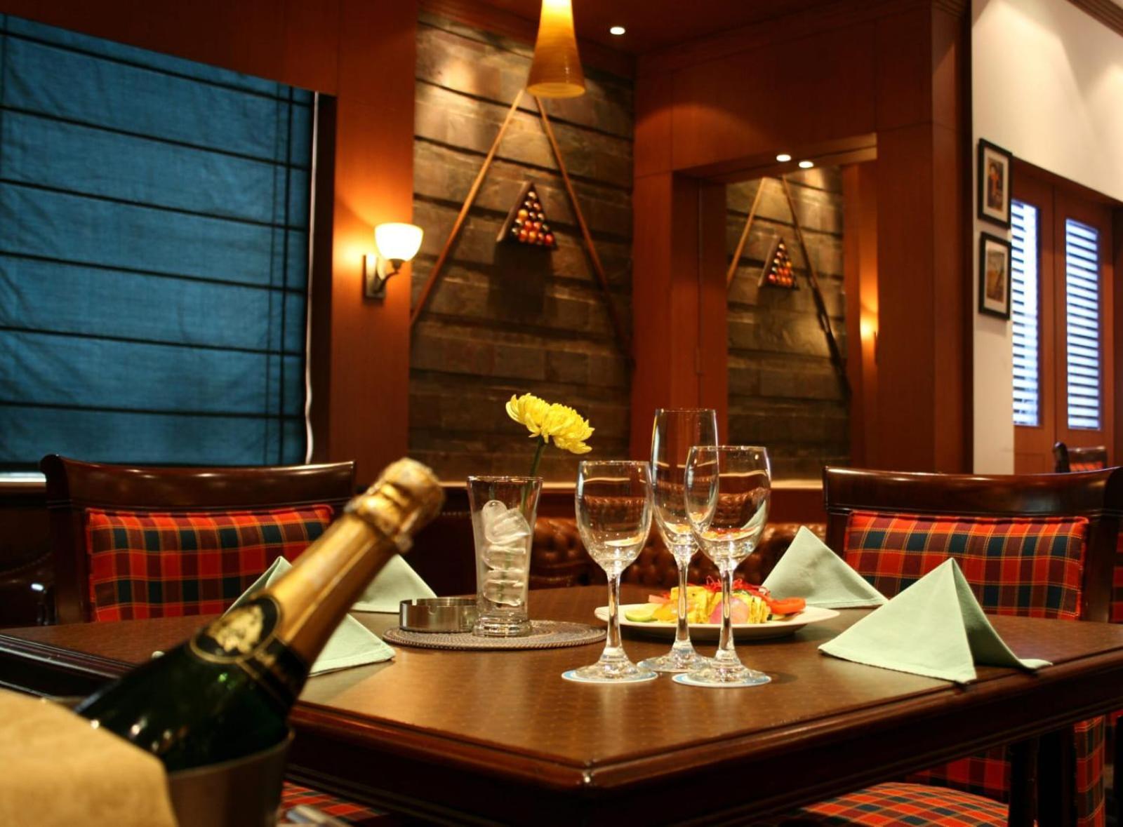 Hotel The Prithvi Near Delhi Airport ニューデリー エクステリア 写真
